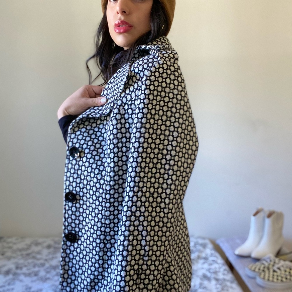 Black And White Patterned Short Jacket - image 3